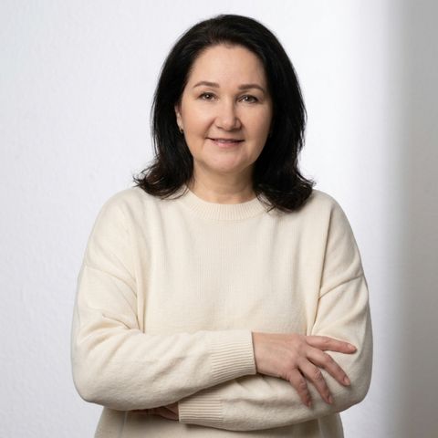 Лариса Юрьевна  Р