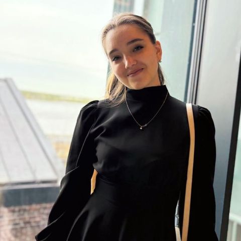 Арина Ю